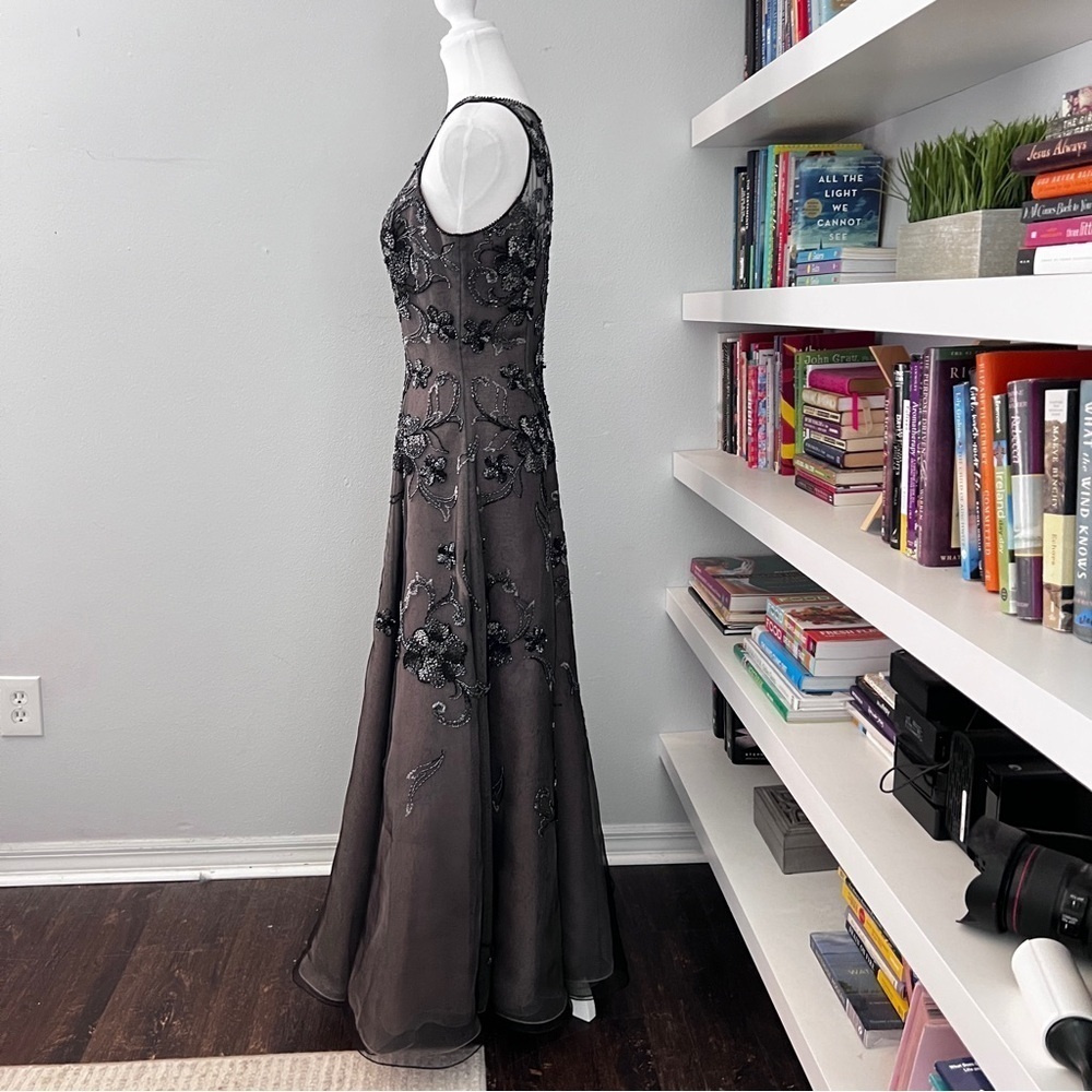 Stephen Yearick & Lillie Yubin Black silk beaded Evening gown size medium - Picture 6 of 16